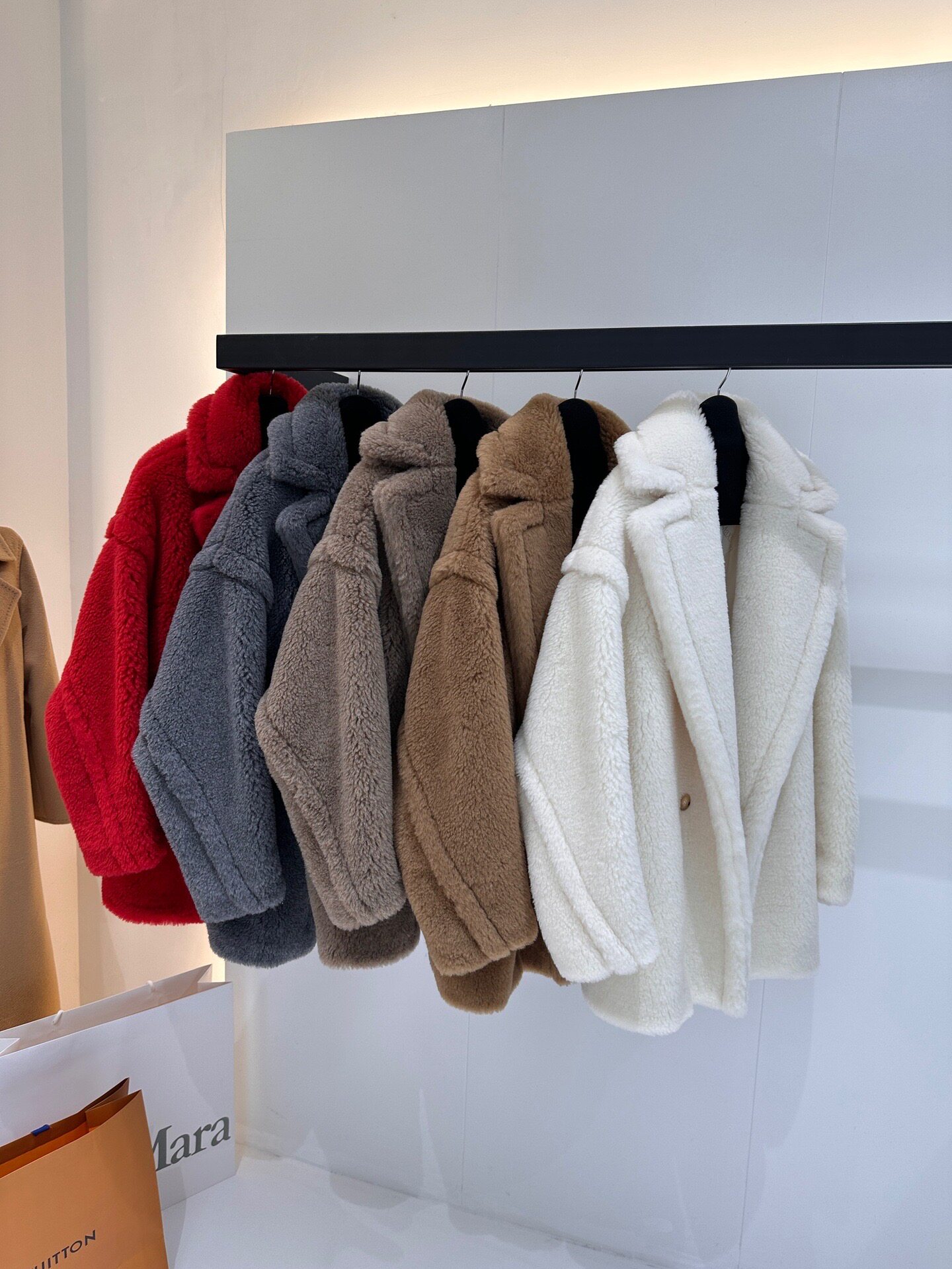 Wool Coat Peacoat - Manteau court en fourrure d'ours Max